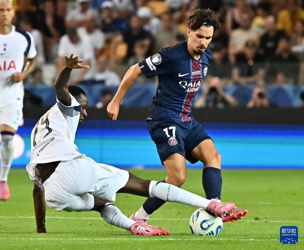 德和不屈不 德和不屈不