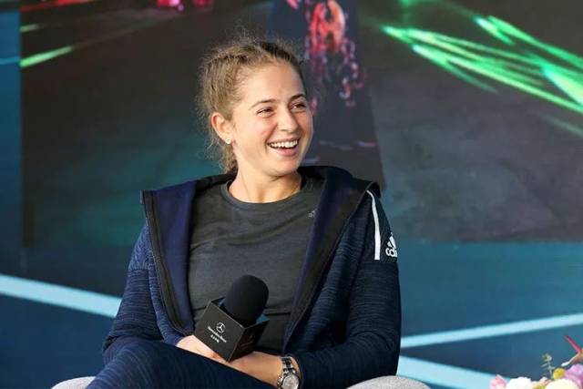 向两翼扩散 向两翼扩散